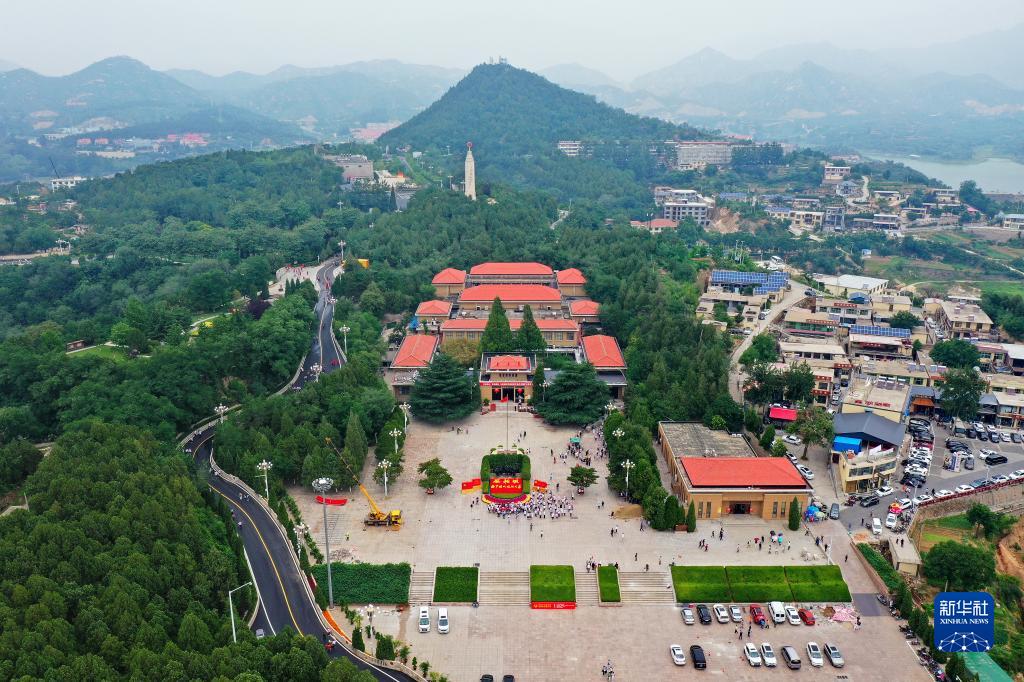 這是河北省平山縣西柏坡紀(jì)念館外景（2021年6月13日攝，無人機(jī)照片）。新華社記者 牟宇 攝